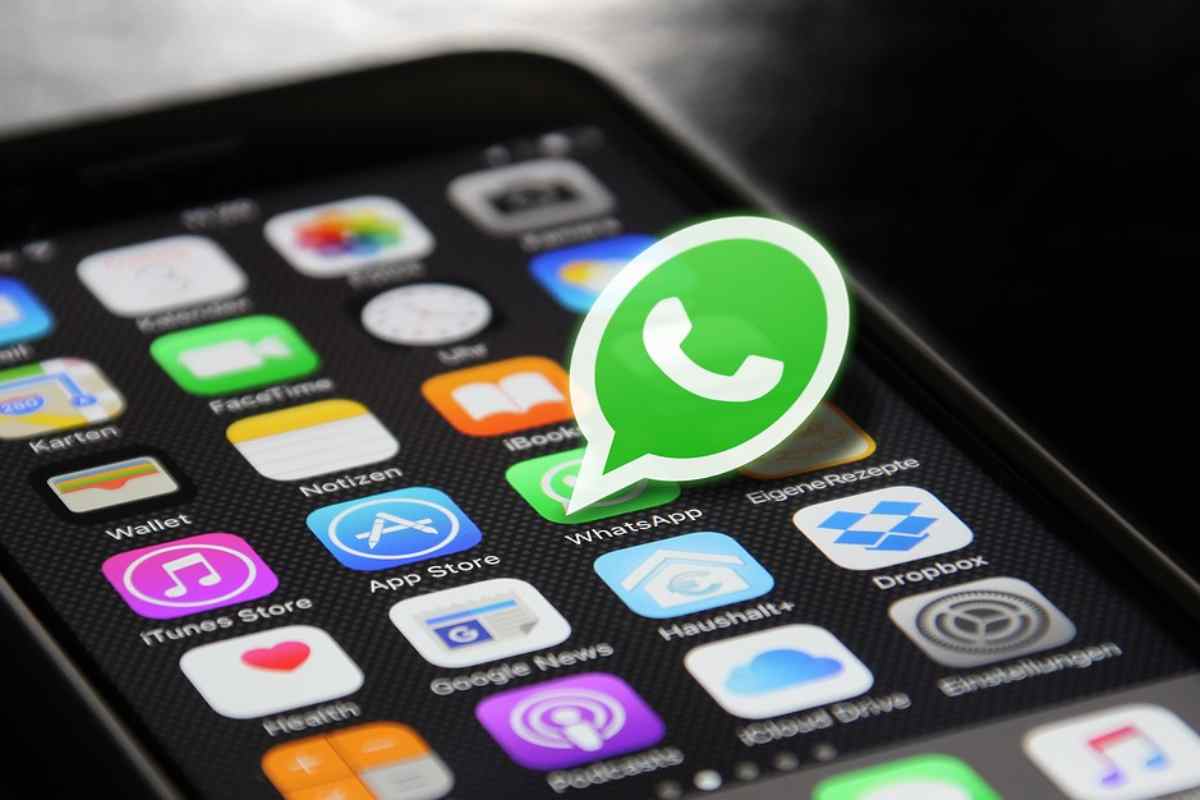 è legale controllare la chat Whatsapp solo gossip